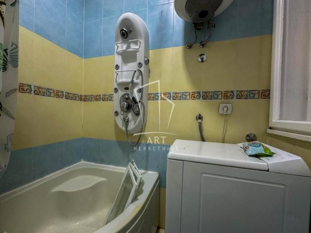 Gundulićev venac, salonac, mereno 49m2 ID#8538