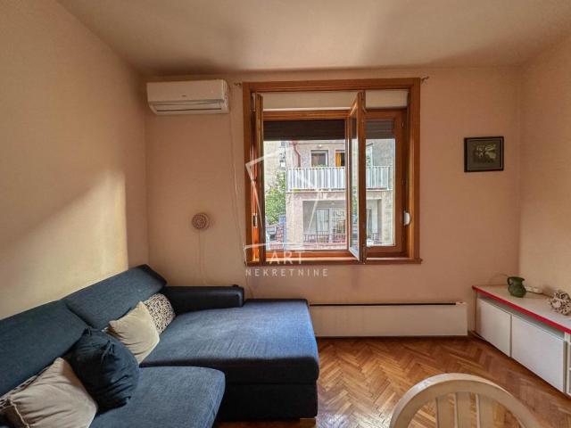 Gundulićev venac, salonac, mereno 49m2 ID#8538