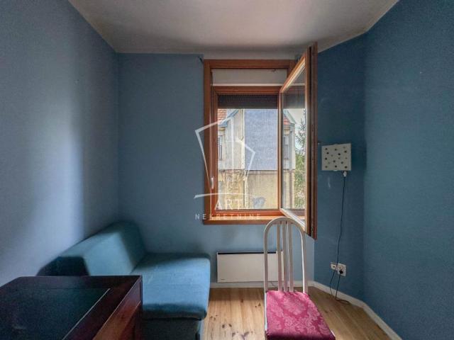 Gundulićev venac, salonac, mereno 49m2 ID#8538