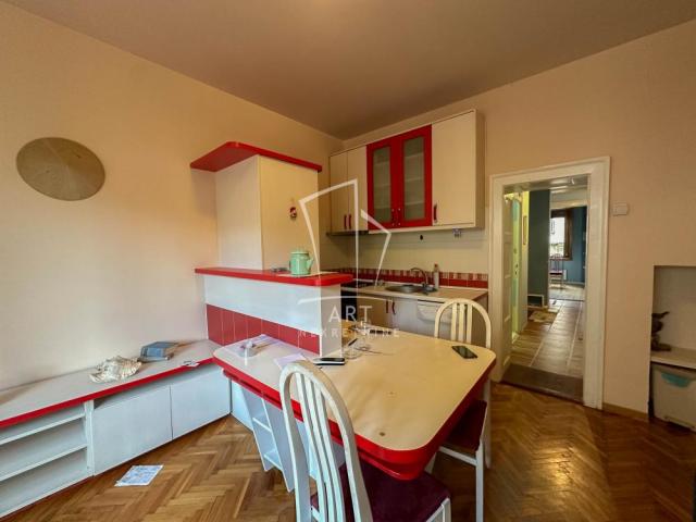 Gundulićev venac, salonac, mereno 49m2 ID#8538