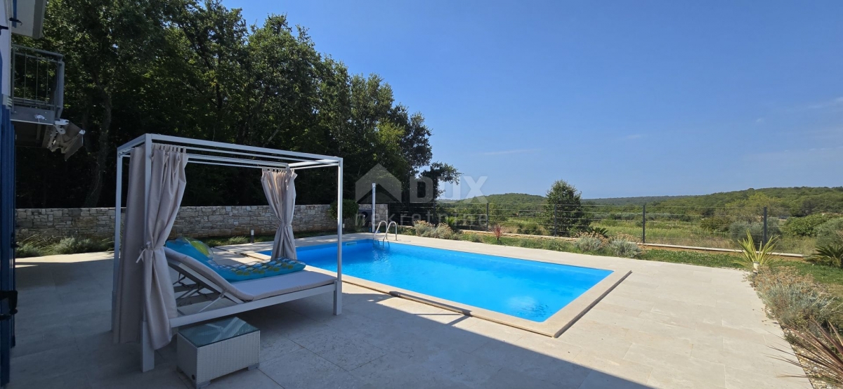 ISTRIEN, ROVINJ – Neu gebaute Villa mit Swimmingpool und zusätzlicher Wohnung, am Rande des Dorfes