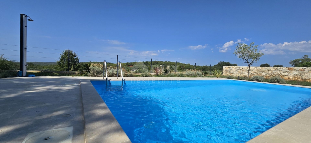 ISTRIA, ROVINJ - Newly built villa with swimming pool and additional apartment, on the edge of the v