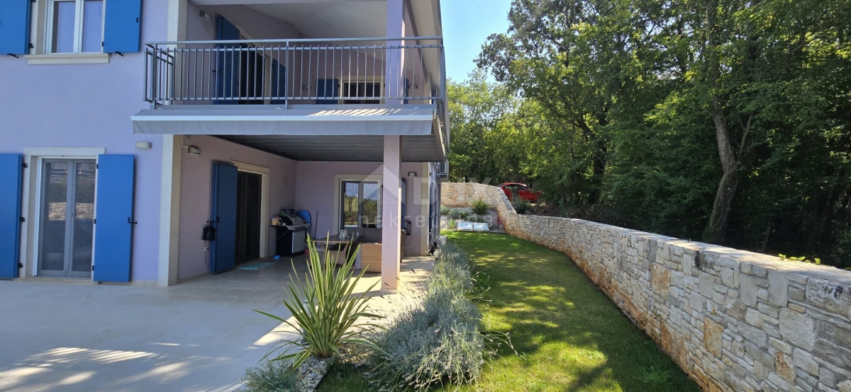 ISTRIEN, ROVINJ – Neu gebaute Villa mit Swimmingpool und zusätzlicher Wohnung, am Rande des Dorfes