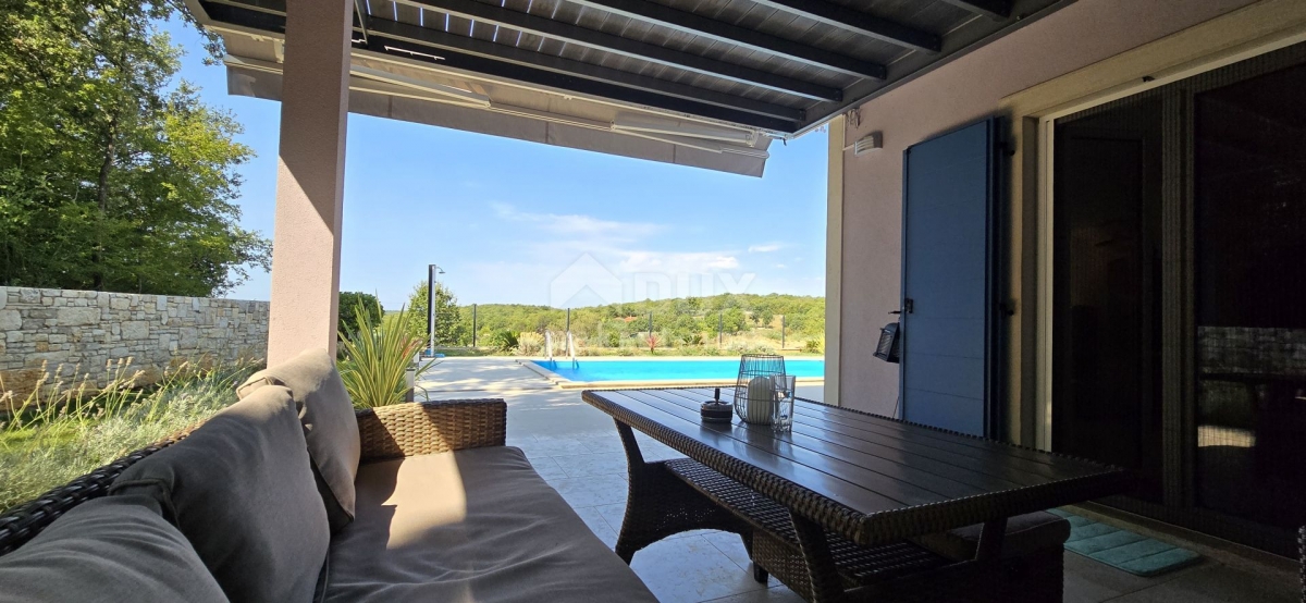 ISTRIEN, ROVINJ – Neu gebaute Villa mit Swimmingpool und zusätzlicher Wohnung, am Rande des Dorfes