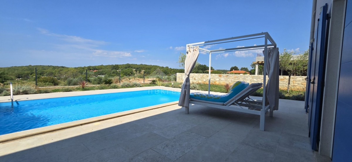 ISTRIA, ROVINJ - Newly built villa with swimming pool and additional apartment, on the edge of the v