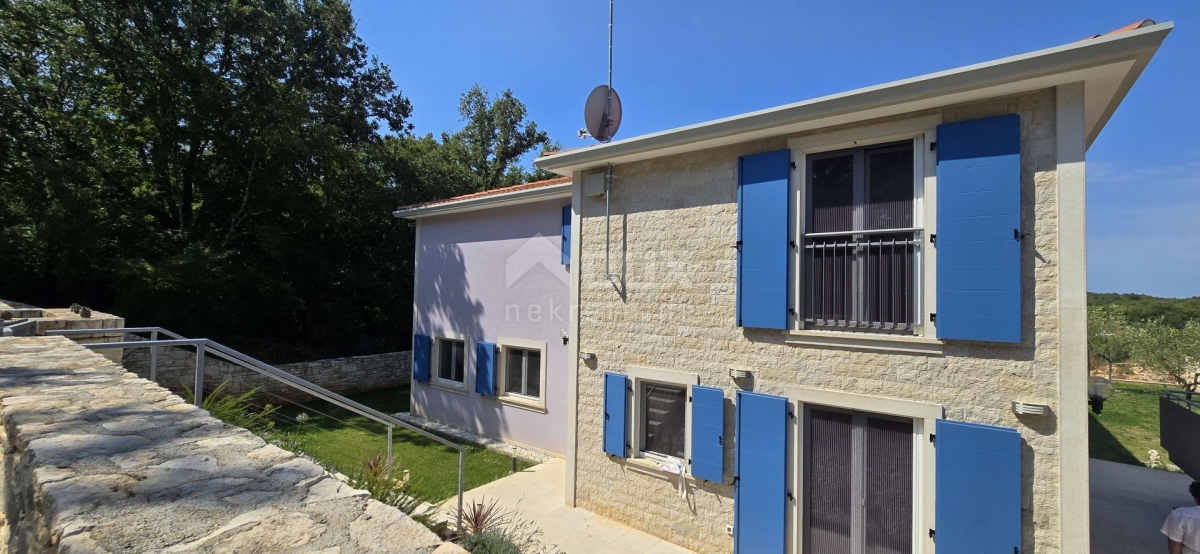 ISTRIEN, ROVINJ – Neu gebaute Villa mit Swimmingpool und zusätzlicher Wohnung, am Rande des Dorfes