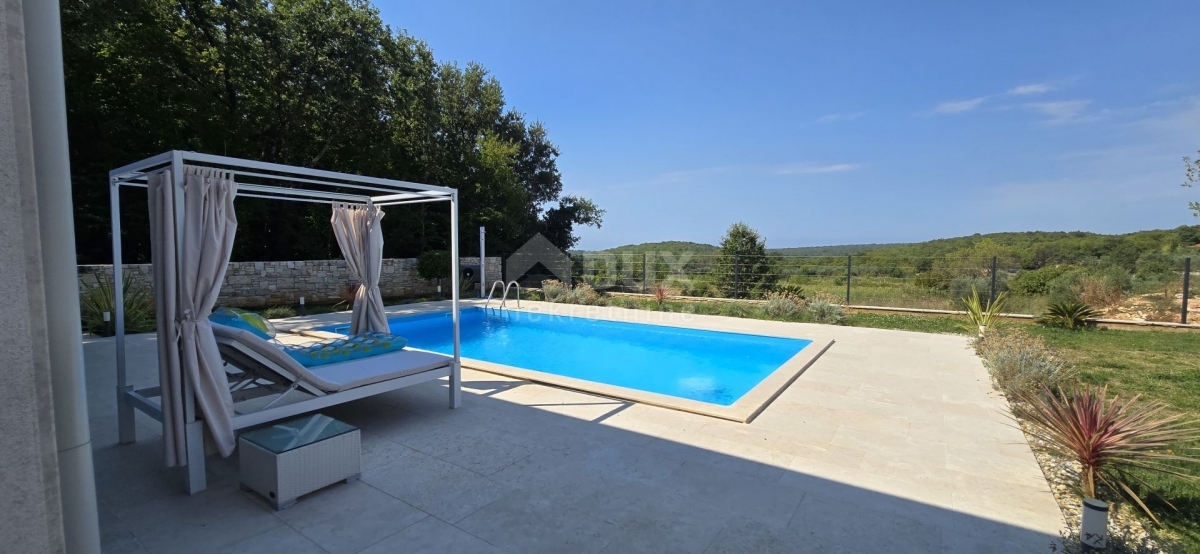 ISTRIEN, ROVINJ – Neu gebaute Villa mit Swimmingpool und zusätzlicher Wohnung, am Rande des Dorfes