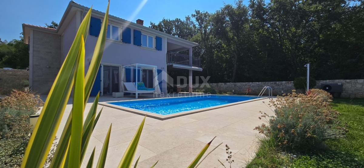 ISTRIEN, ROVINJ – Neu gebaute Villa mit Swimmingpool und zusätzlicher Wohnung, am Rande des Dorfes