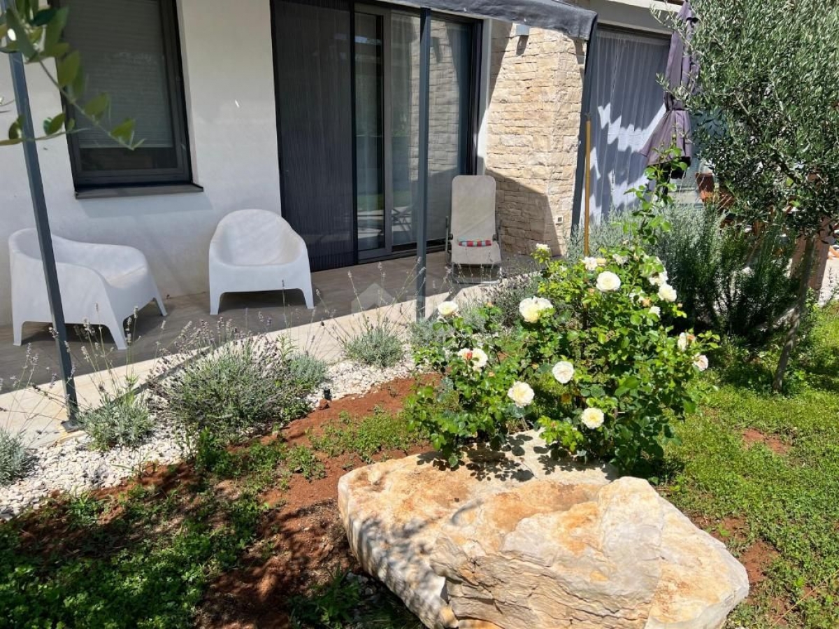 ISTRIA, PEROJ - Great opportunity with a beautiful view directly from the beach!