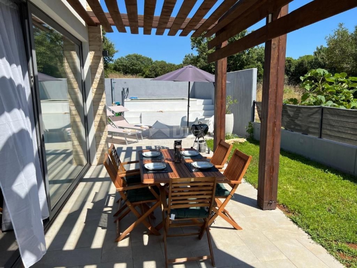 ISTRIA, PEROJ - Great opportunity with a beautiful view directly from the beach!