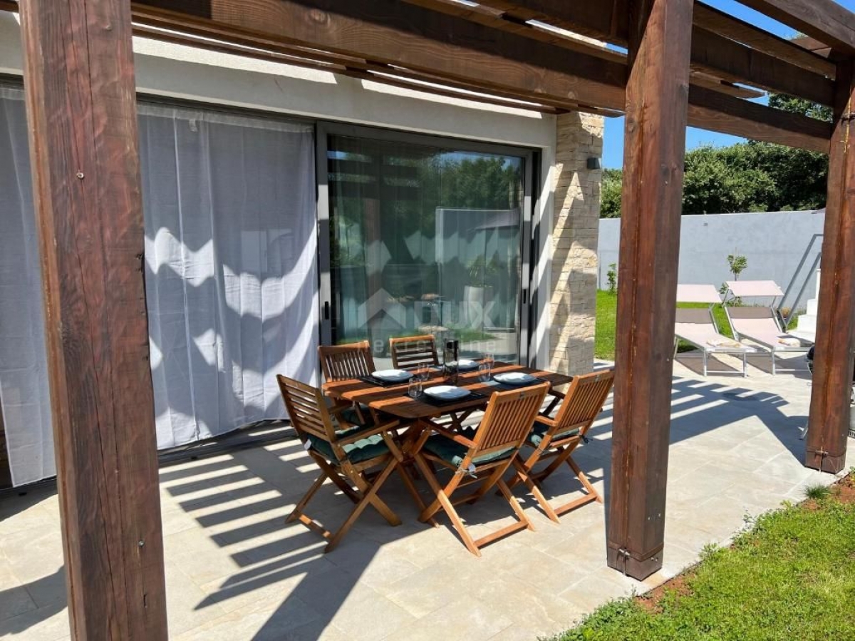 ISTRIA, PEROJ - Great opportunity with a beautiful view directly from the beach!