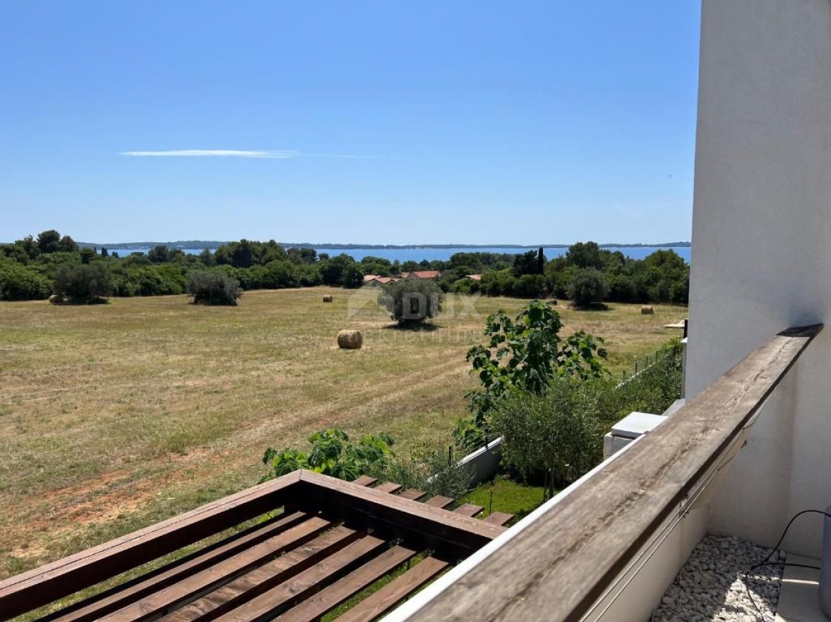 ISTRIA, PEROJ - Great opportunity with a beautiful view directly from the beach!