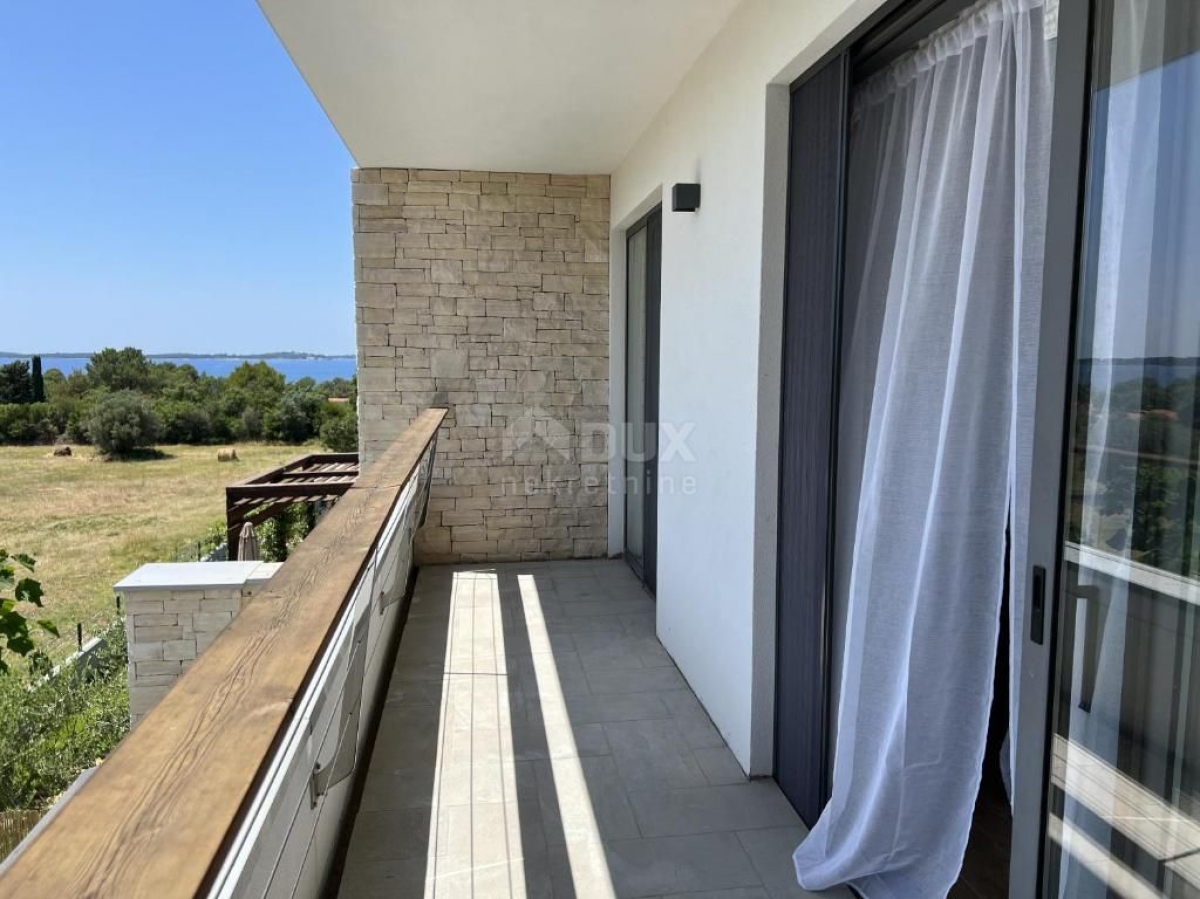 ISTRIA, PEROJ - Great opportunity with a beautiful view directly from the beach!