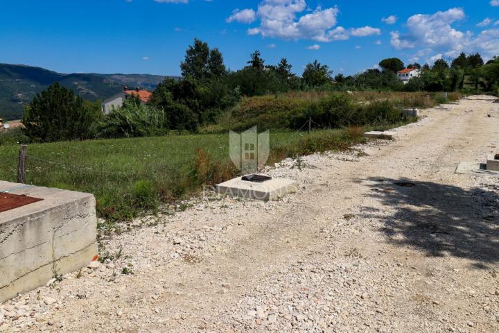 Zemljište na mirnoj lokaciji sa prekrasnim pogledom!