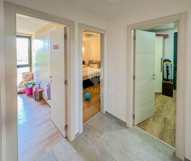 Novigrad, schöne Wohnung mit 3 Schlafzimmern im Zentrum!