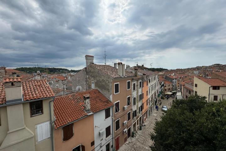 Istra, Rovinj, dvosobni stan za dugoročni najam, NKP 80 m2