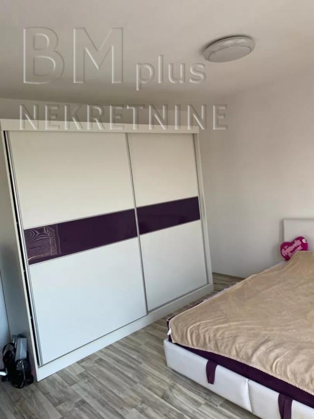  Na prodaju dvoetažna kuća 220m2 u Novom Selu. 