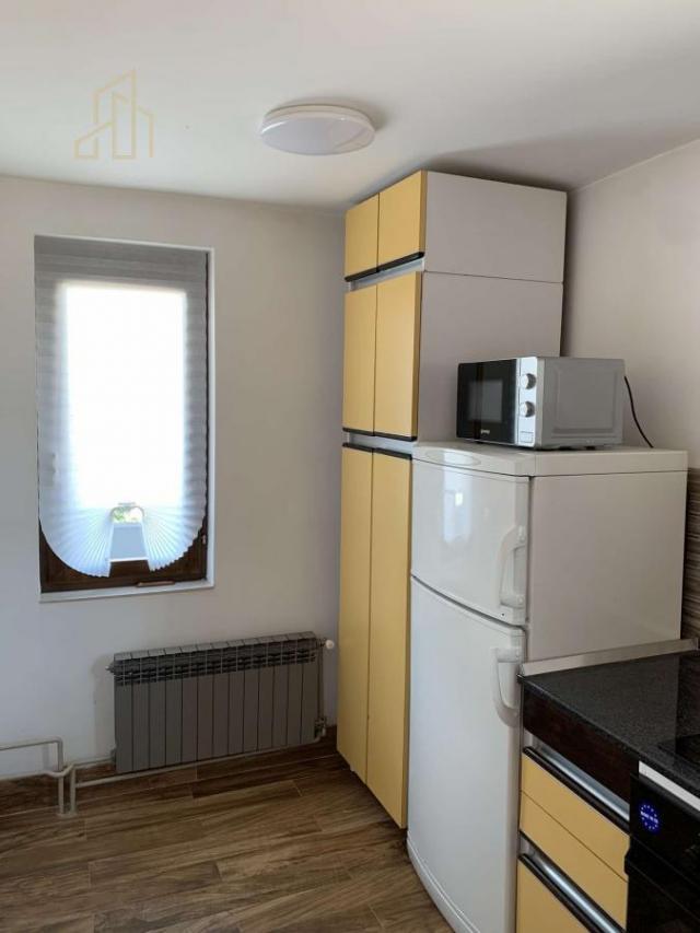 Odmah useljivo trosobnan apartman na savršenoj lokaciji