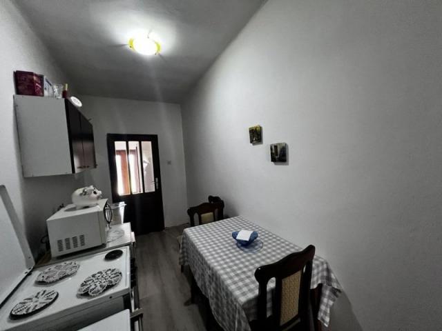 Rumenka. Na prodaju je odličan, komforan dvorišni stan od 26m². 