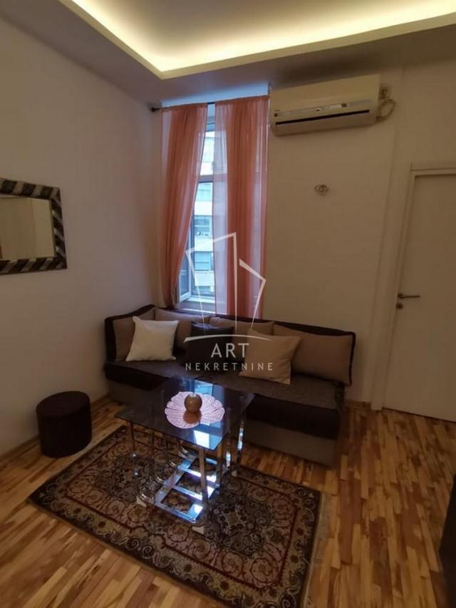 Trg Nikole Pašića, Dečanska, 40m2 ID#8553