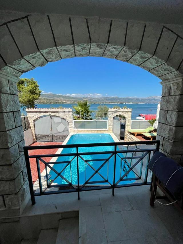   Villa prvi red uz more - TROGIR