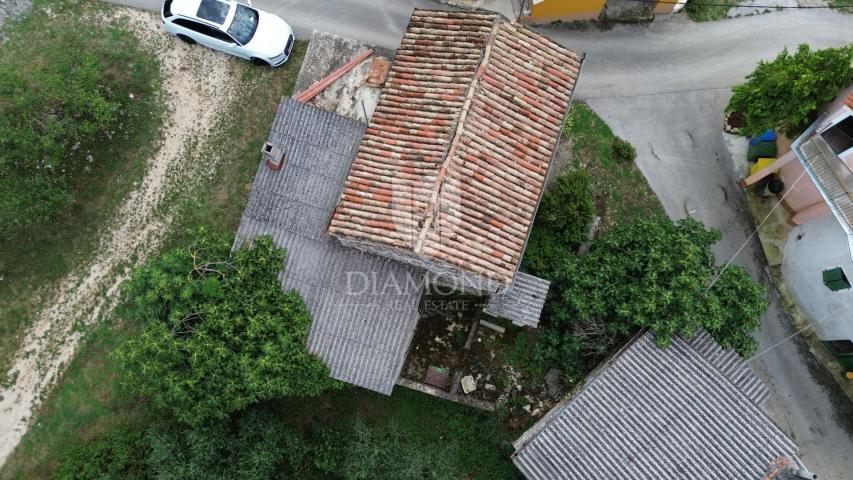 Pićan, surroundings, stone house for adaptation