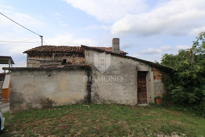 Pićan, surroundings, stone house for adaptation