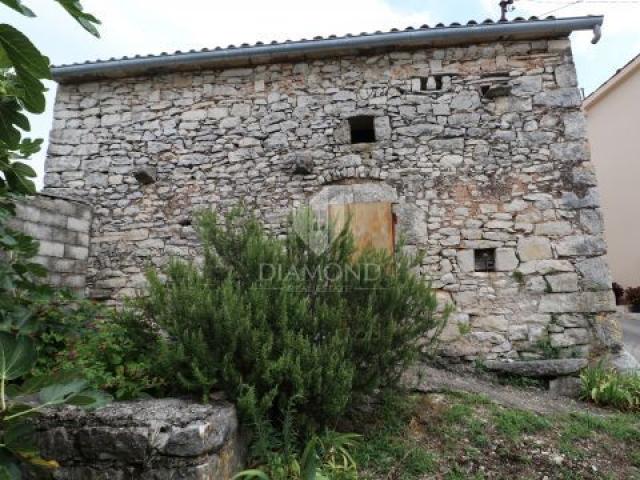 Pićan, surroundings, stone house for adaptation