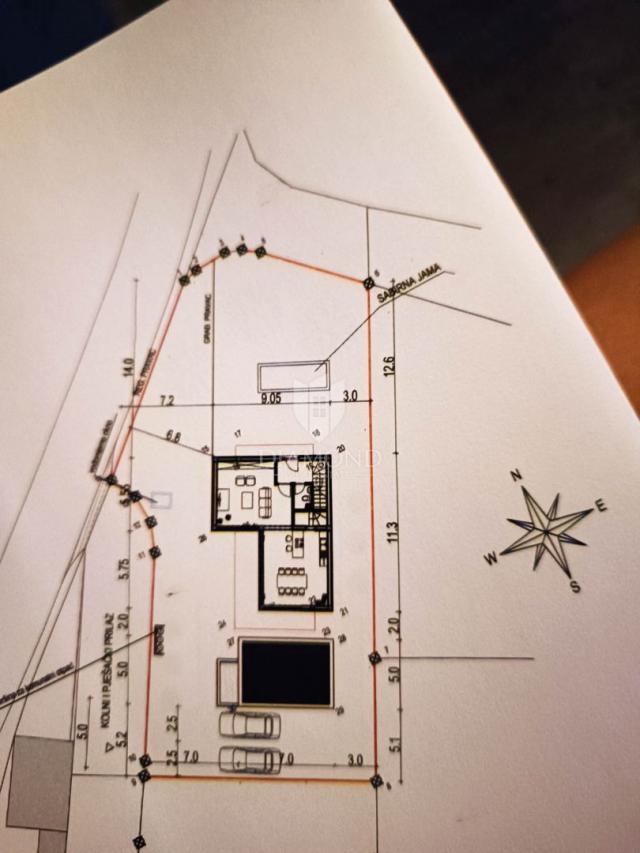 Grundstück mit Baugenehmigung und Projekt in der Nähe von Vodnjan!