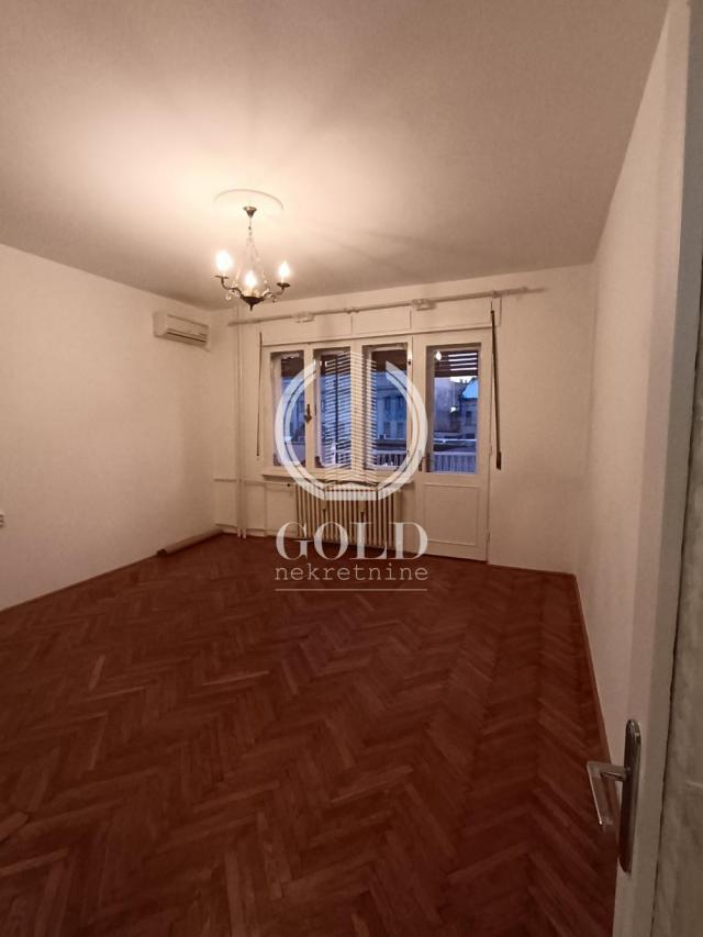 PRODAJA Stan 3. 0: NOVI SAD-Novi Sad-Centar, Trg republike, 85. 00m2, 216300e ID#6910