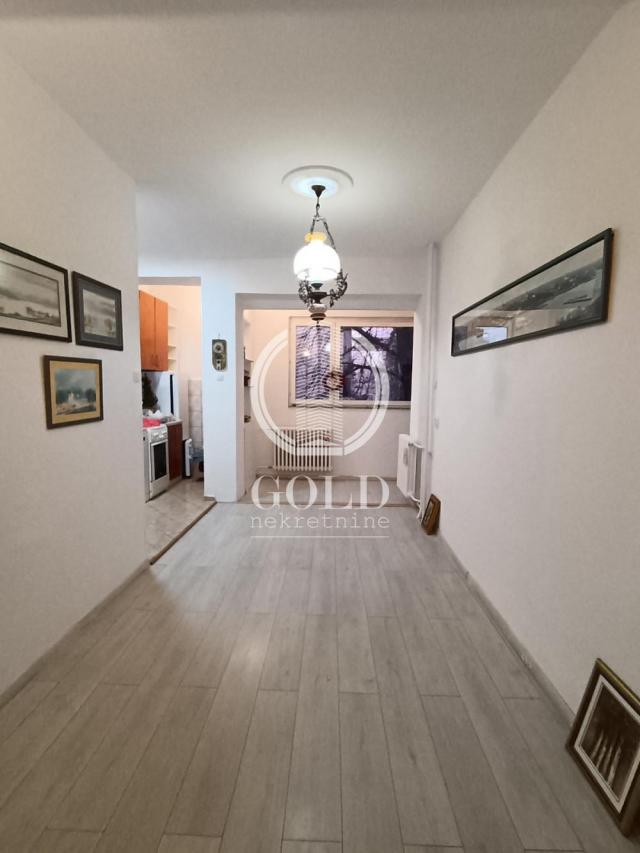 PRODAJA Stan 3. 0: NOVI SAD-Novi Sad-Centar, Trg republike, 85. 00m2, 216300e ID#6910