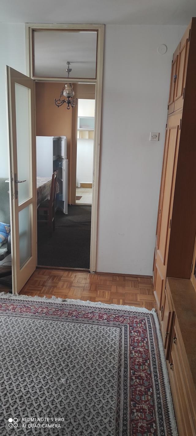 Blok 61 , Jurija Gagarina 76m2 trosoban stan