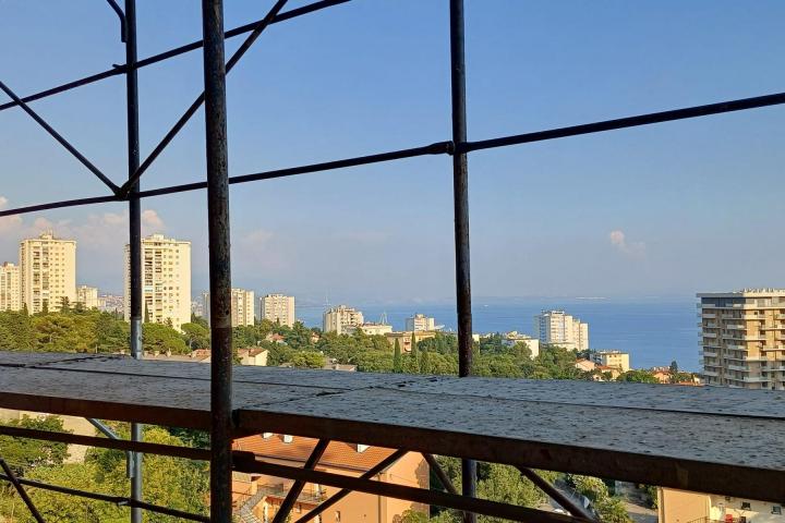 Rijeka, jednosobni penthouse površine 61, 60m2, s panoramskim pogledom 