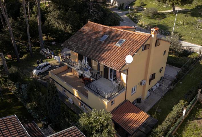 APARTMENTHAUS IN ROVINJ, 200 METER VOM MEER ENTFERNT