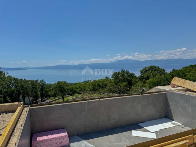 RIJEKA, KOSTRENA – exklusive Doppelhaus-Villa mit Infinity-Pool, Garage, Garten, Panoramablick auf d