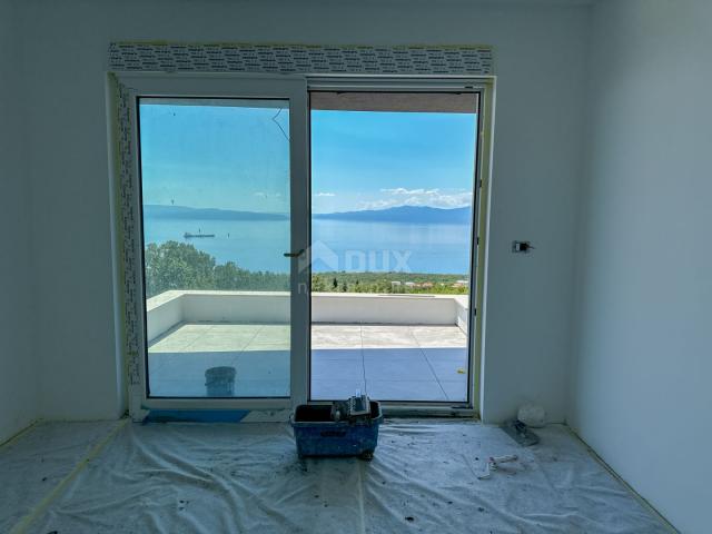 RIJEKA, KOSTRENA – exklusive Doppelhaus-Villa mit Infinity-Pool, Garage, Garten, Panoramablick auf d