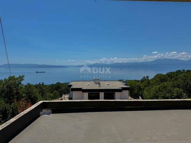 RIJEKA, KOSTRENA – exklusive Doppelhaus-Villa mit Infinity-Pool, Garage, Garten, Panoramablick auf d