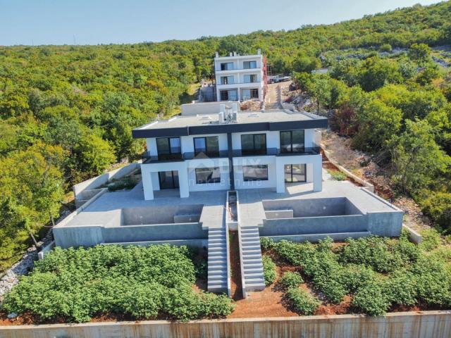 RIJEKA, KOSTRENA – exklusive Doppelhaus-Villa mit Infinity-Pool, Garage, Garten, Panoramablick auf d