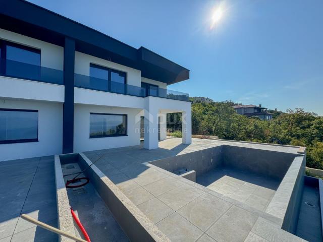 RIJEKA, KOSTRENA – exklusive Doppelhaus-Villa mit Infinity-Pool, Garage, Garten, Panoramablick auf d