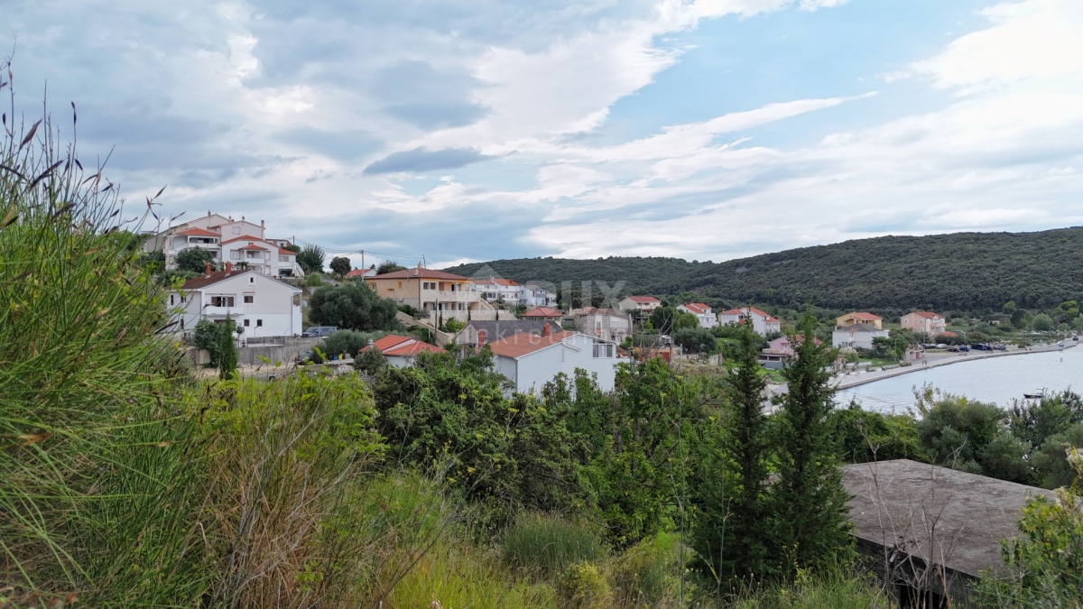 OTOK RAB, KAMPOR - građevinsko zemljište 2850 m2 pored mora