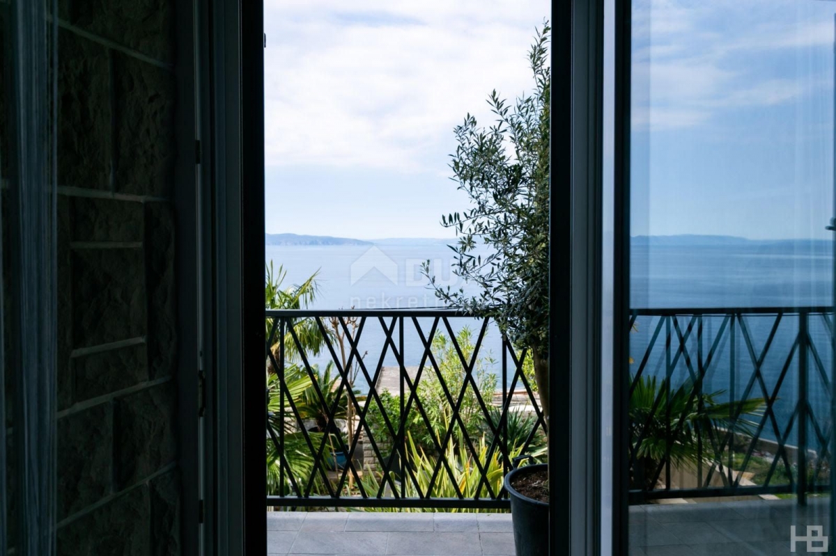 RIJEKA, PEĆINE - APARTMENT, 41 m2, 1ST ROW TO THE SEA!!!