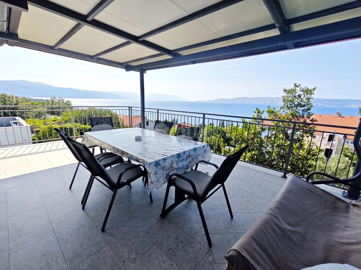 NOVI VINODOLSKI - House with 3 apartments, 150 meters from the sea, panoramic view!