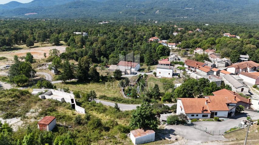 Permani, gradilište s panoramskim pogledom