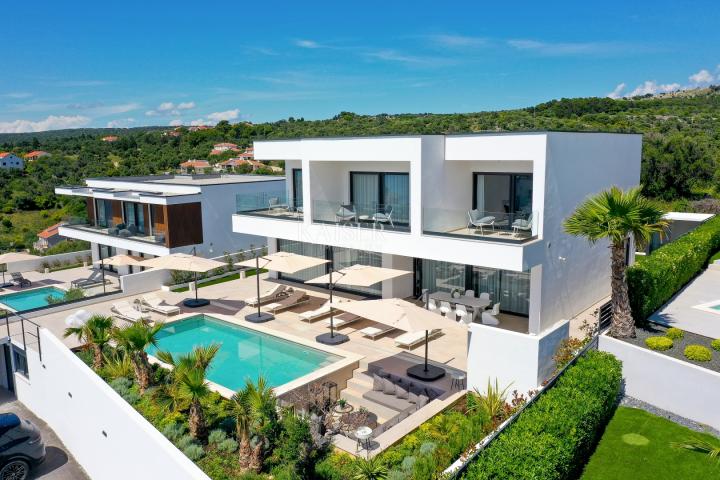 Otok Pag - moderna villa sa pogledom na more 305m2