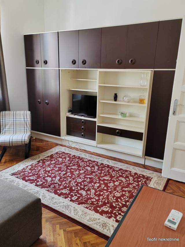 VRACAR JUŽNI BULEVAR 45m2 , (48) , 600e