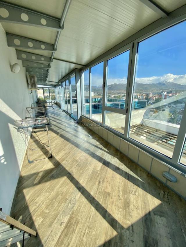 Prodaje se penthouse 203m2 u strogom centru Podgorice