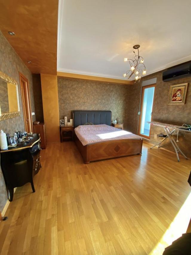 Prodaje se penthouse 203m2 u strogom centru Podgorice