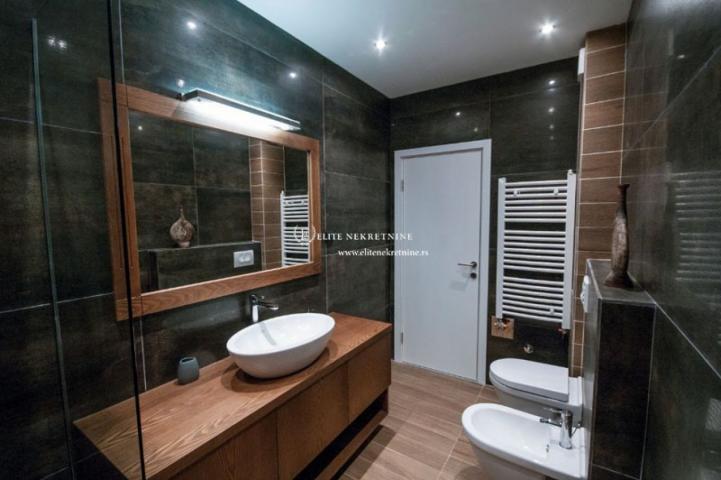 Trosoban lux penthouse, novogradnja