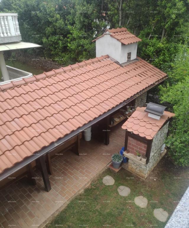 Kuća Prodaja velike apartmanske kuće sa 11 stambenih jedinica, Medulin!