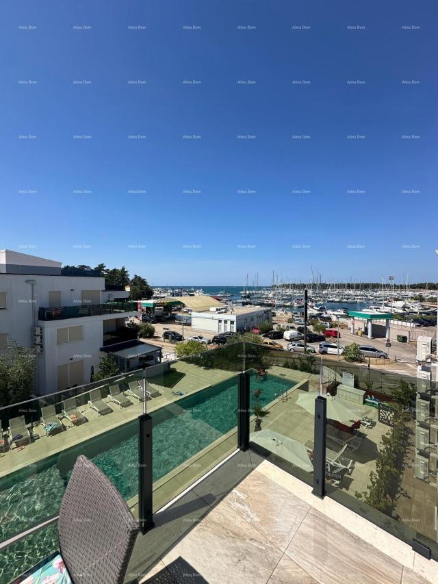 Apartment Novigrad, apartment for sale in a gated complex with a large roof terrace.